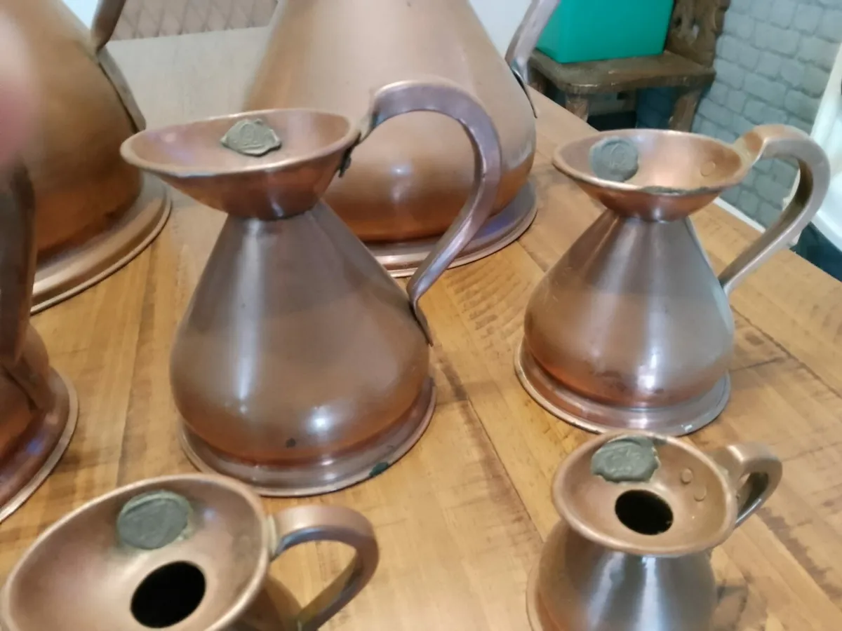 Vintage copper mesuring jug collection - Image 4