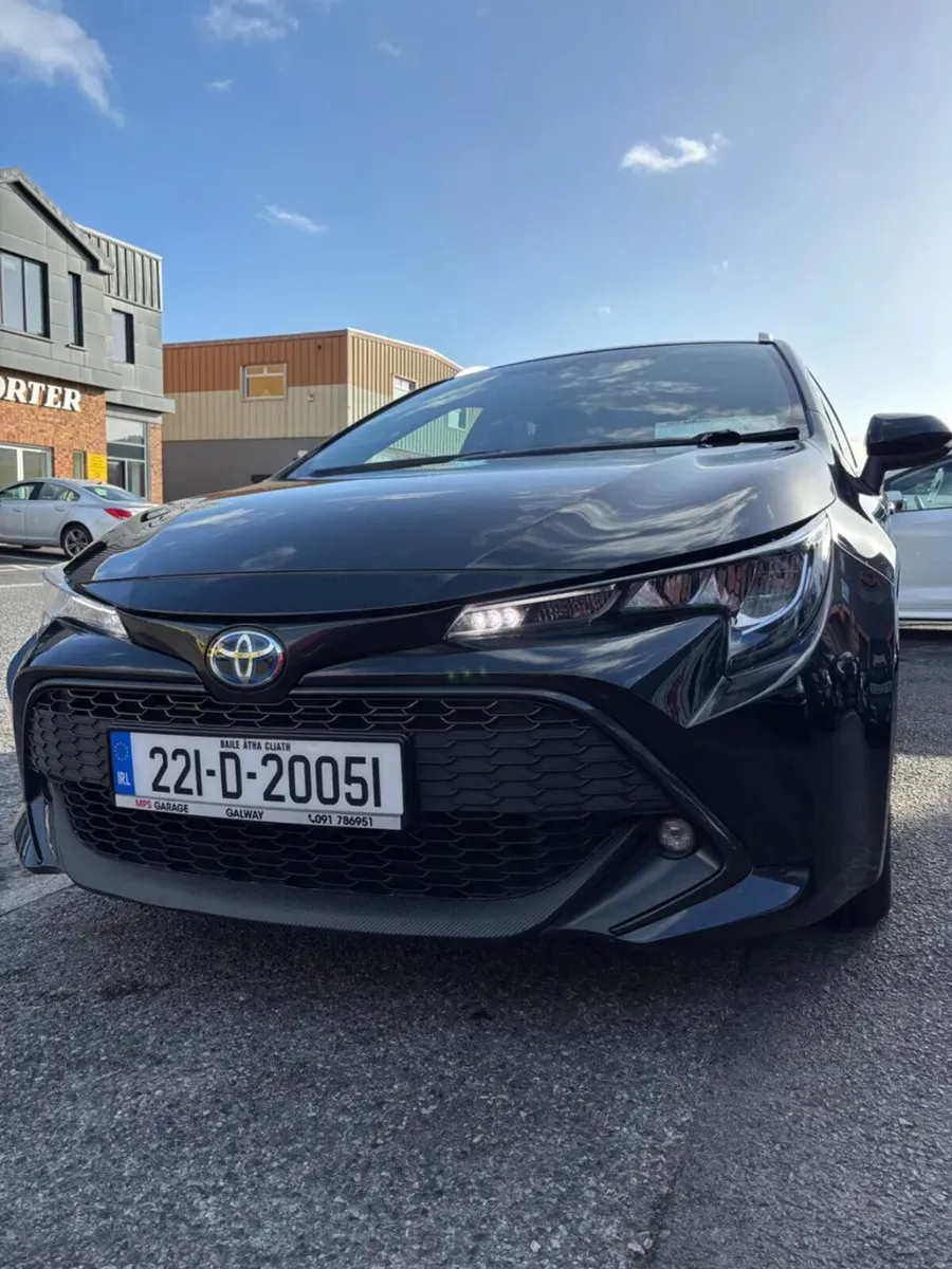 2022 Toyota Corolla 1.8 Hybrid Luna Saloon - Image 3