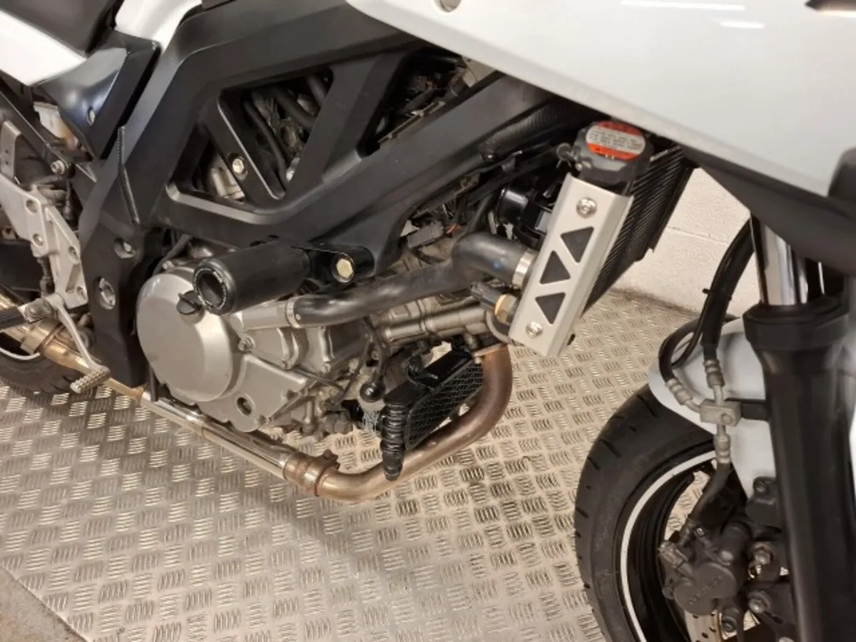 Suzuki SV650 2014 - Image 4