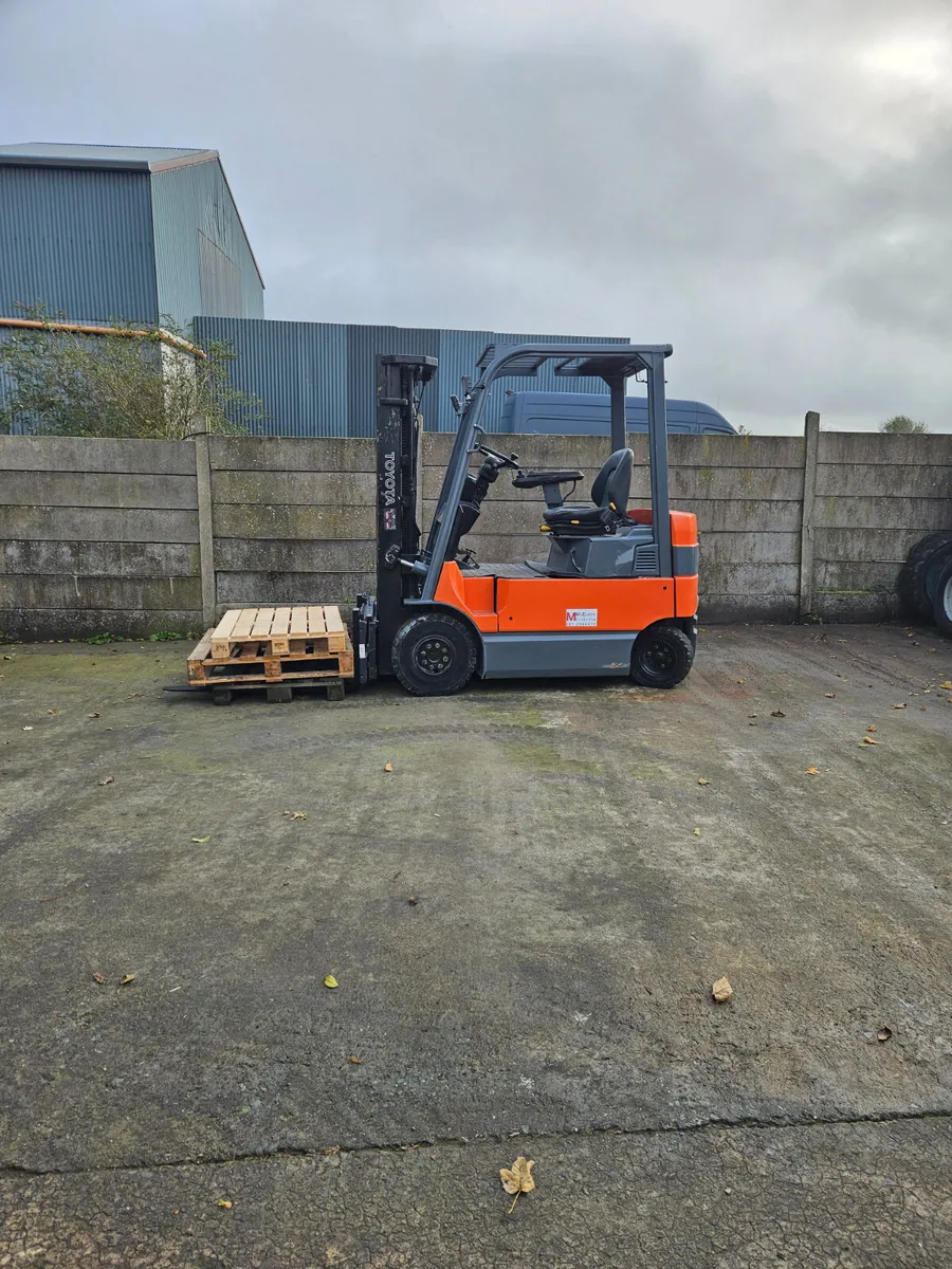 Electric Forklift - Image 1