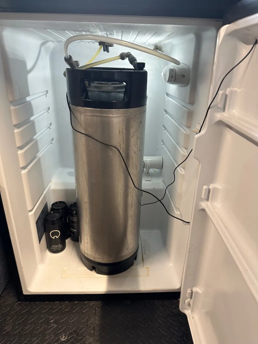Guinness beer dispensing fridge - Image 4