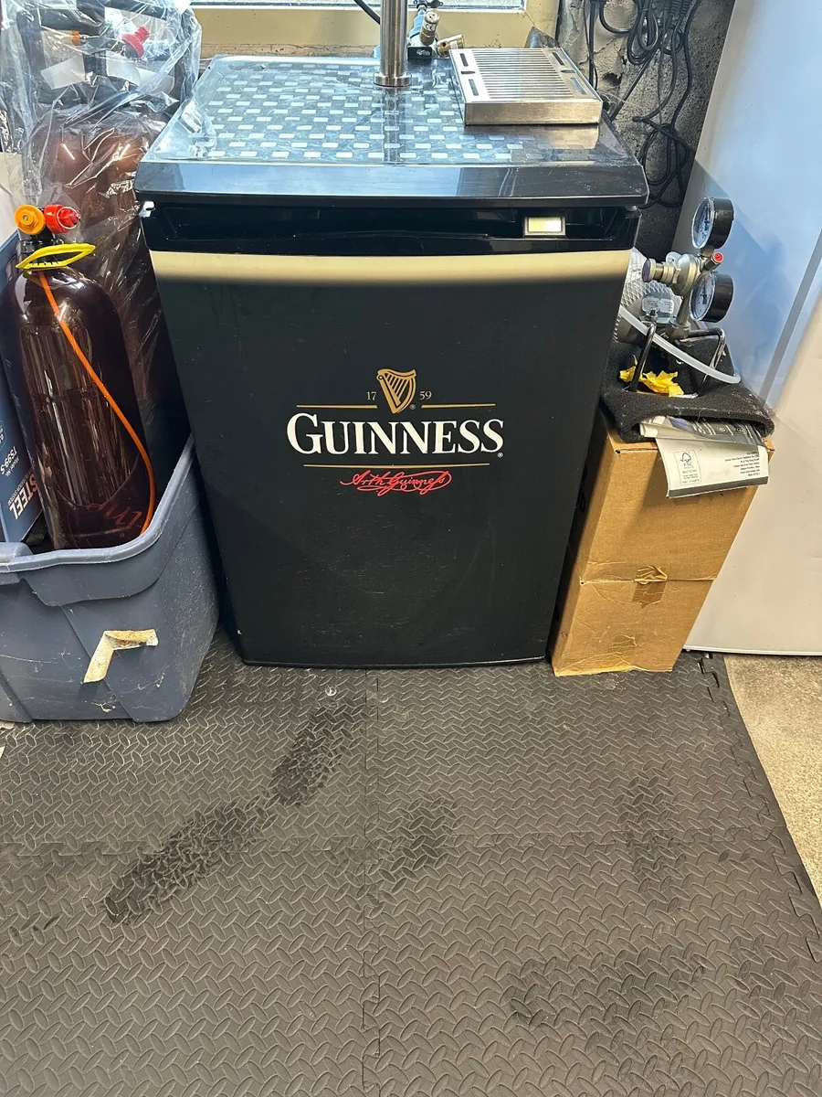 Guinness beer dispensing fridge - Image 1