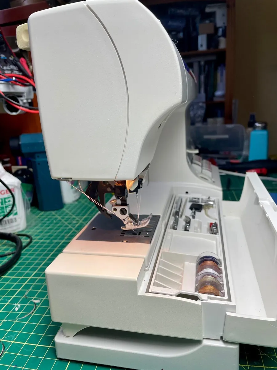 PFAFF Tiptronic 6122 Sewing Machine -Just serviced - Image 3