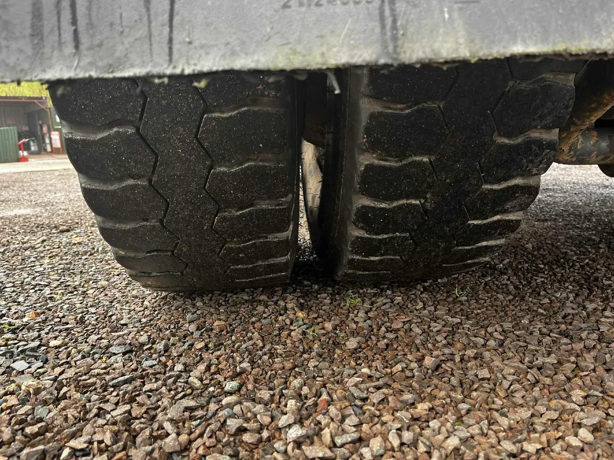 Volvo Other 2011 - Image 2