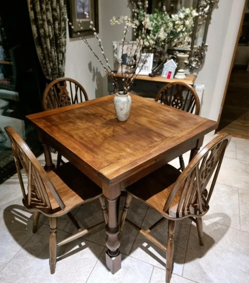 Stunning Extendable Table & 6 Chairs...€595 - Image 1