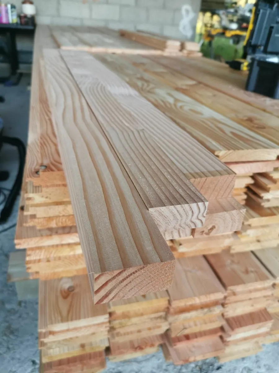 Larch Venetian Fence Battens - Image 2