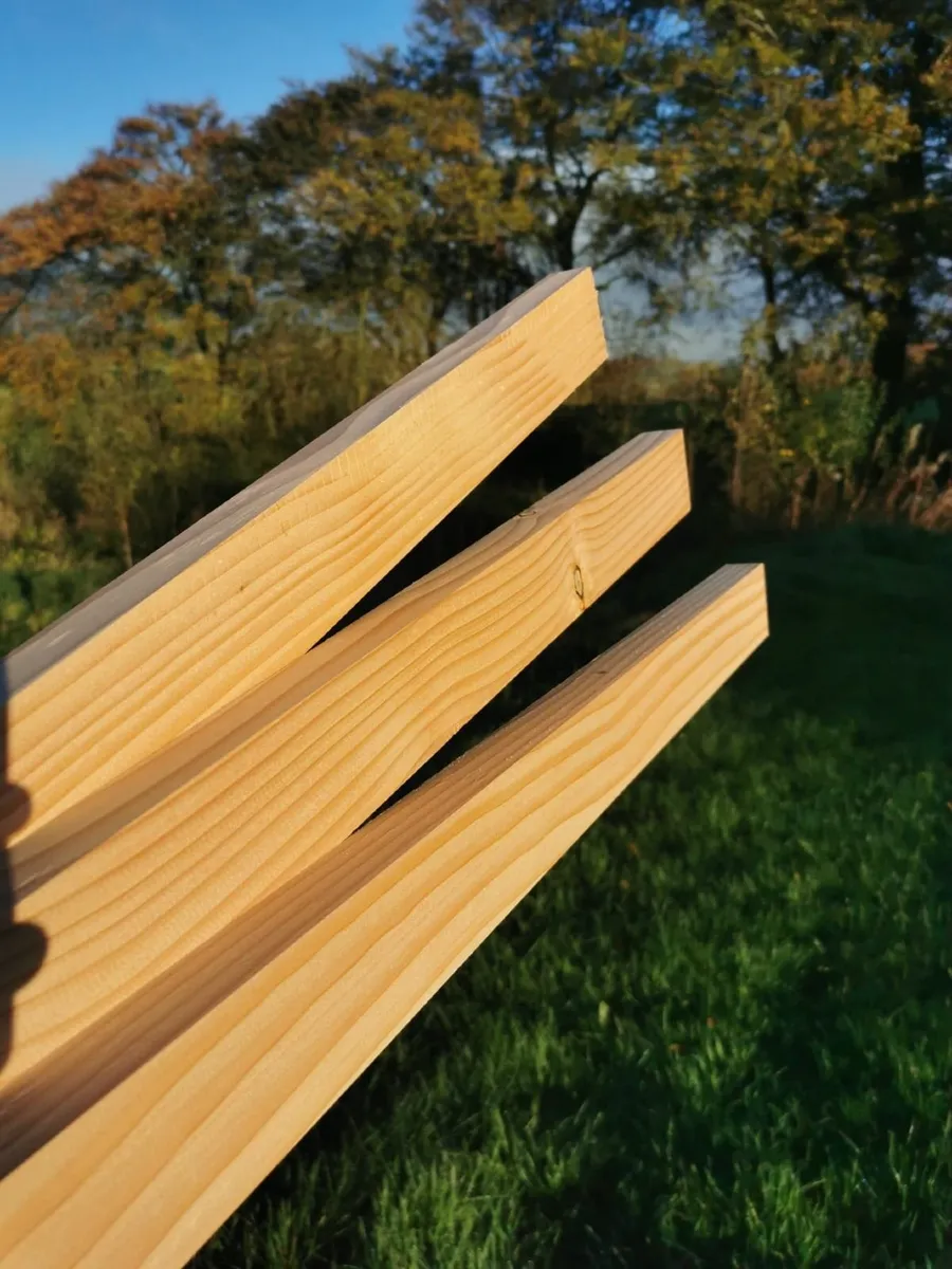 Larch Venetian Fence Battens - Image 3