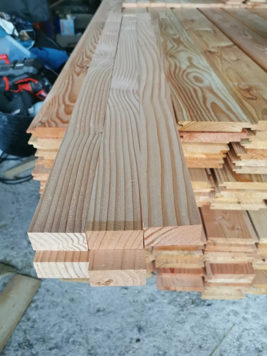 Larch Venetian Fence Battens - Image 4