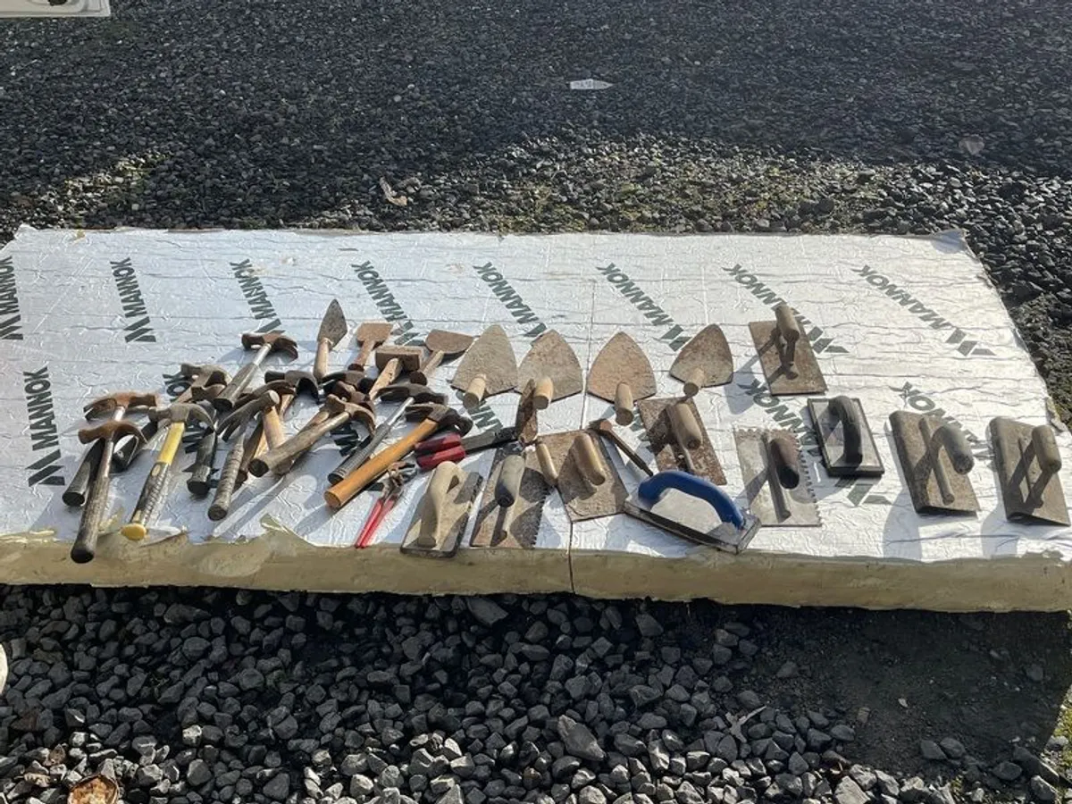 Hammers and trowels - Image 1