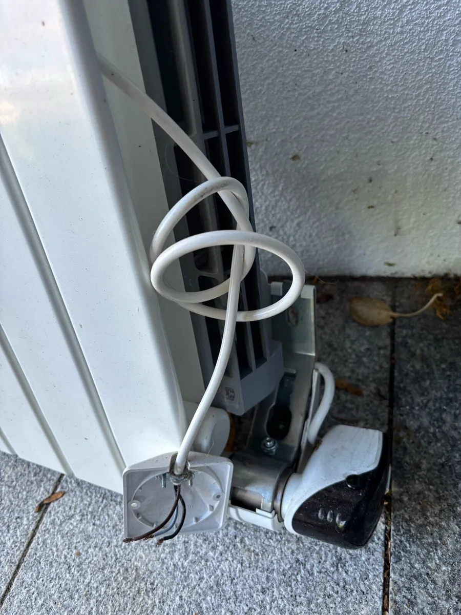 Electric hand towel radiator - Image 2