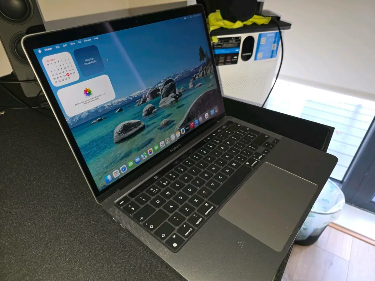 MacBook Pro M2 - Image 4