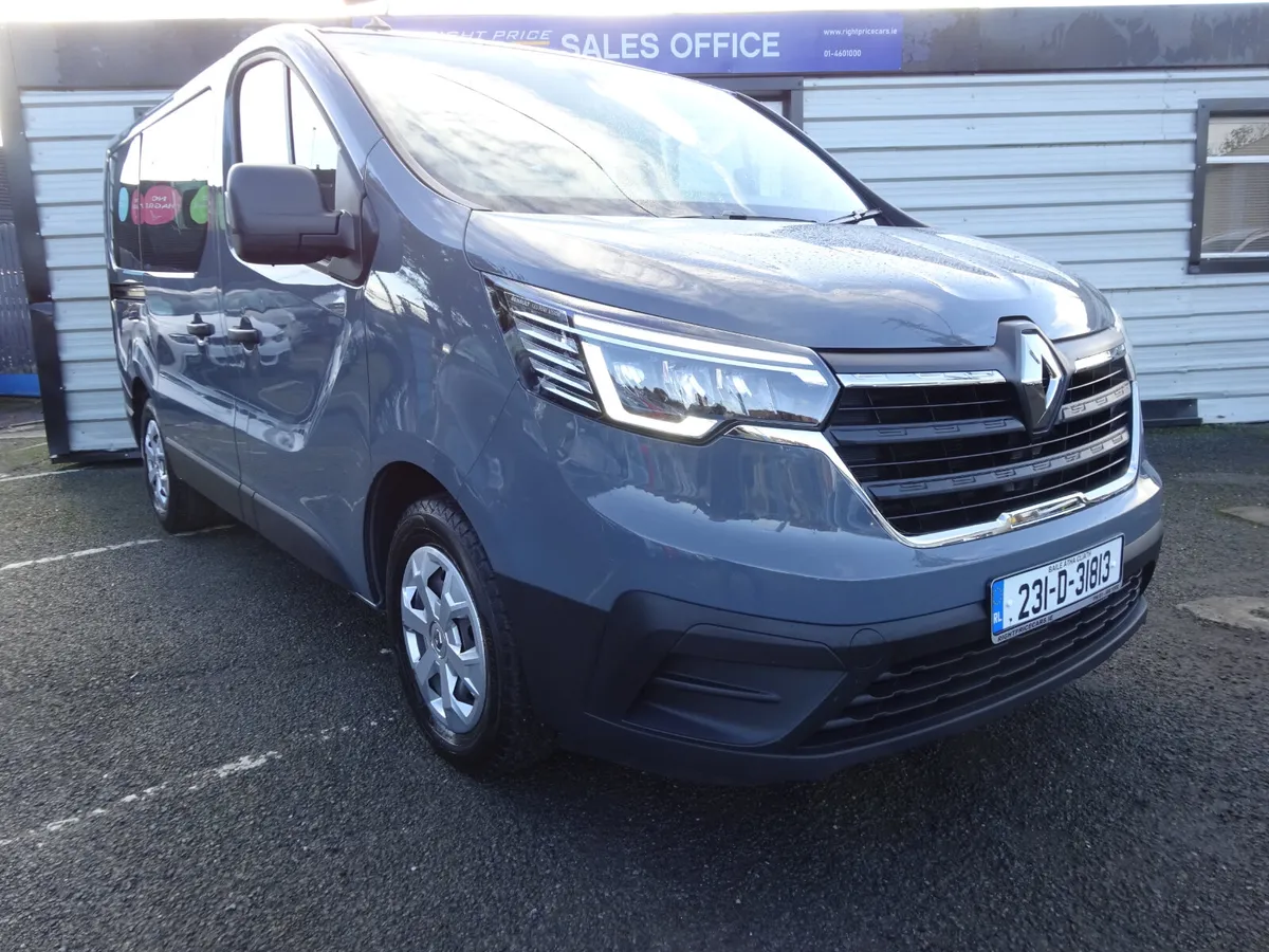RENAULT TRAFIC 9 SEATER BUSINESS EDITION LIKE NEW - Image 1