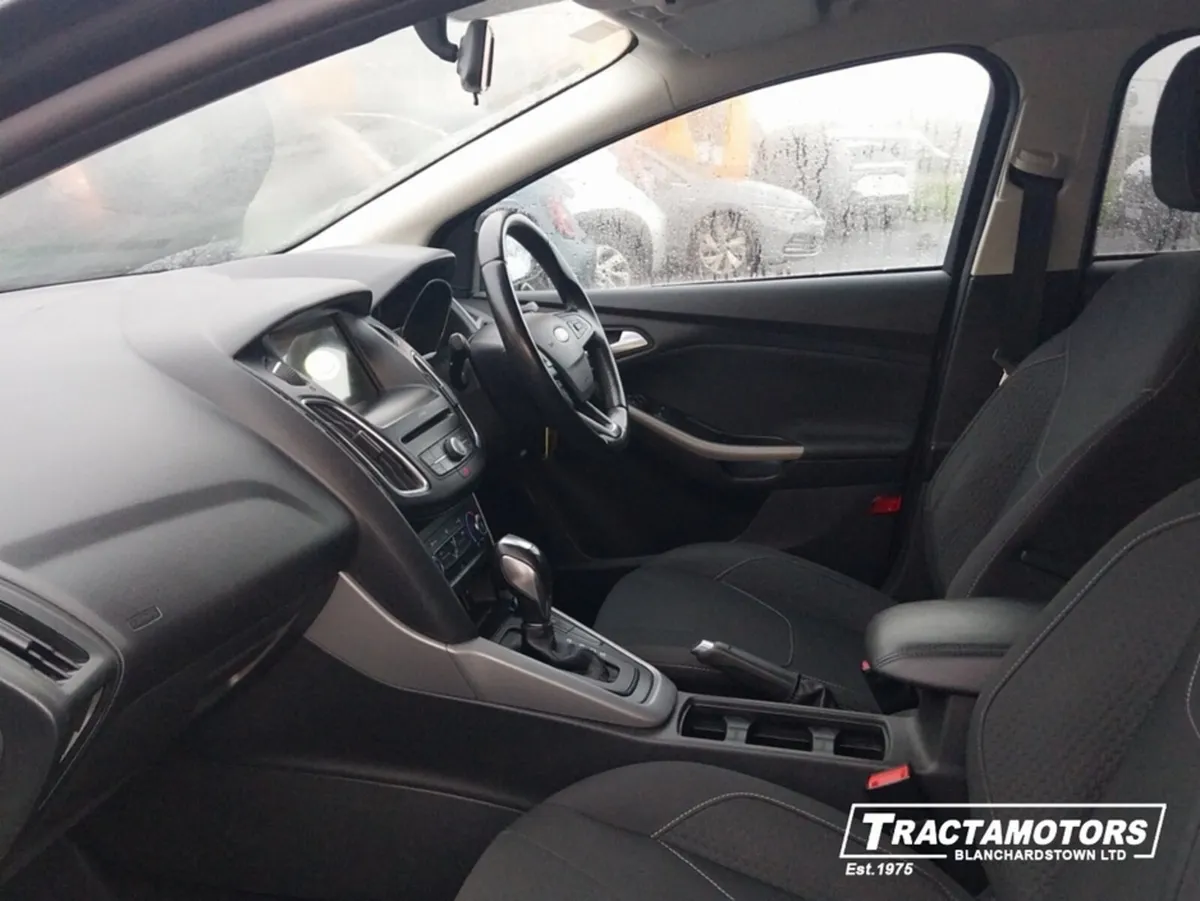 Ford Focus 1.0 ZETEC   AUTO 5DR - Image 4