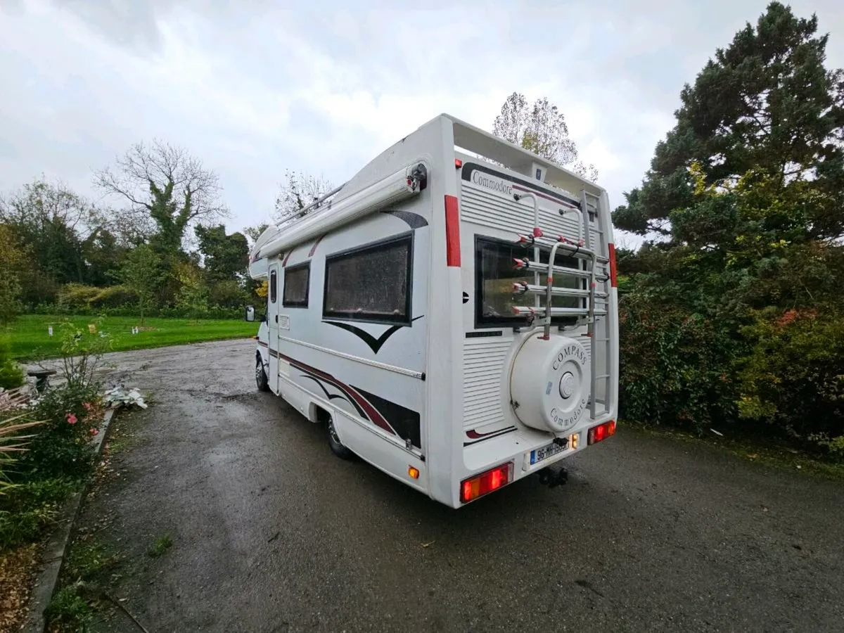 Camper van Mercedes - Image 2
