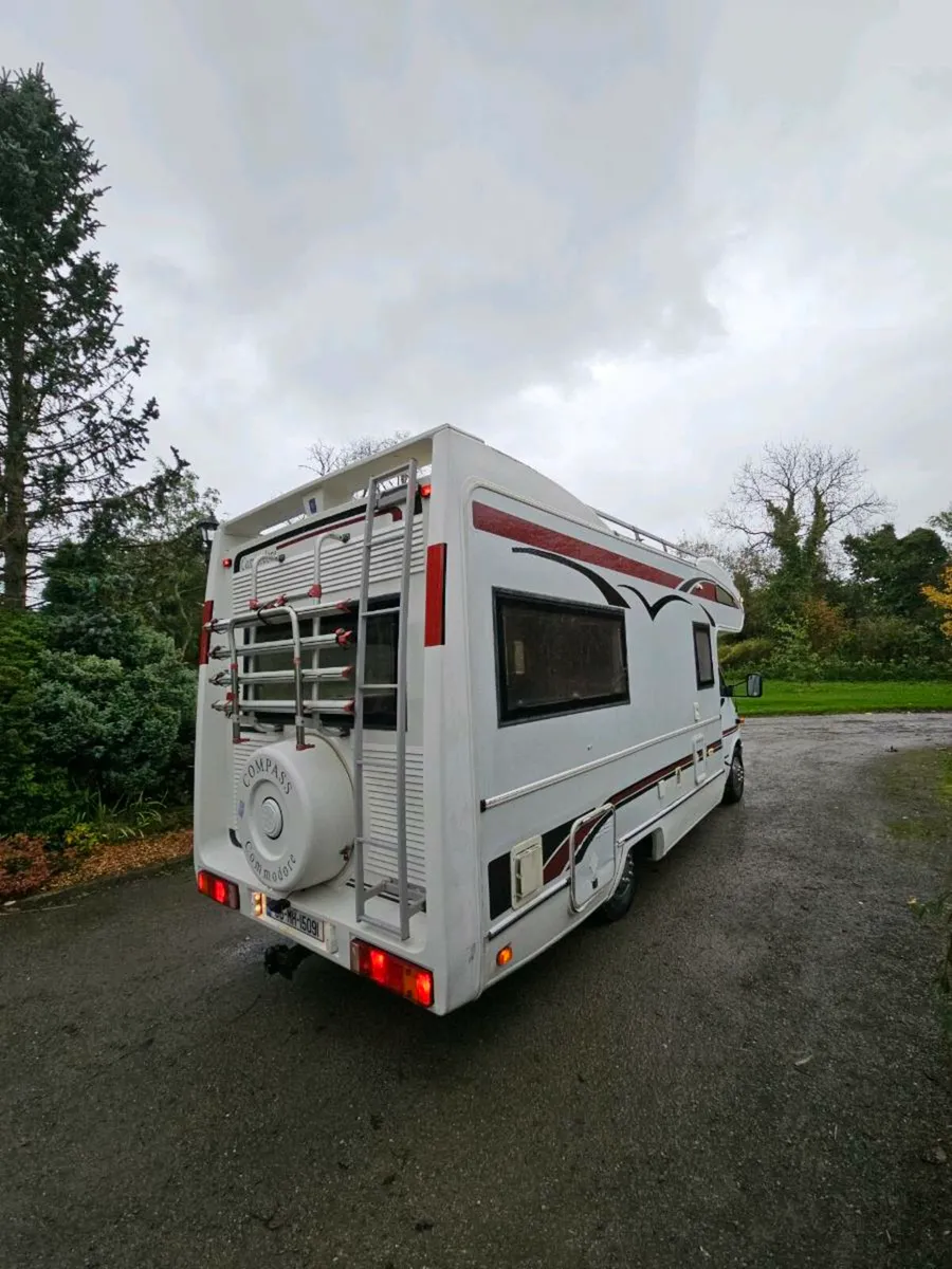 Camper van Mercedes - Image 3