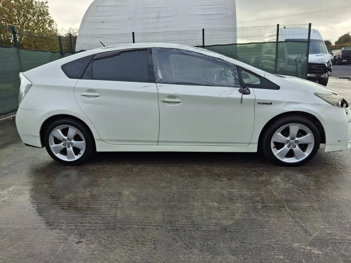 2012 Toyota Prius   Hybrid  Automatic - Image 3