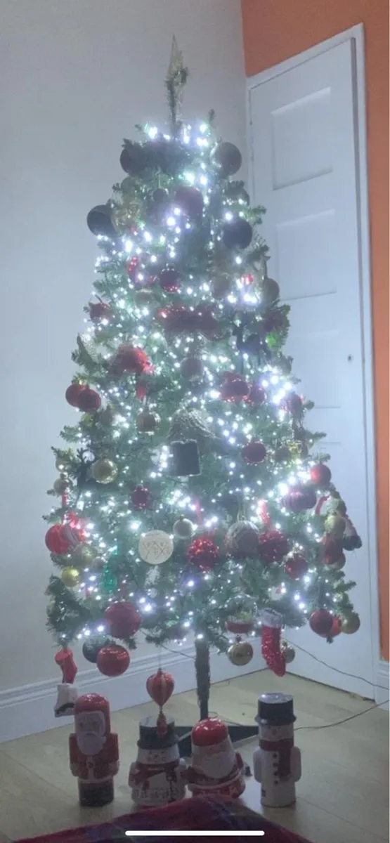 6ft Christmas tree - Image 1