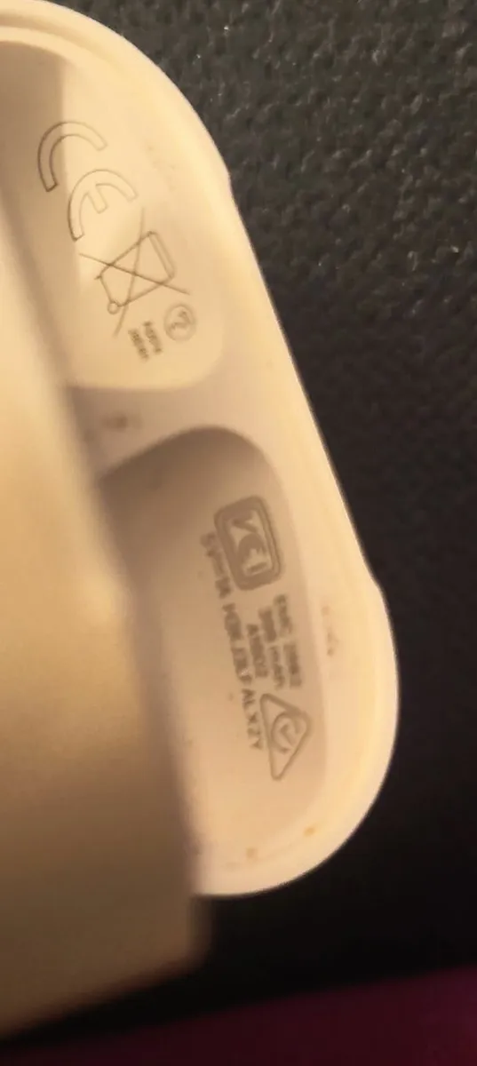 Genuine Apple Airpods  2 Gen great condition - Image 4