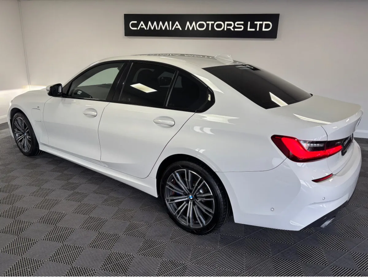 BMW 3-Series *BMW 330e* *LOW MILEAGE* *DIGITAL DAS - Image 3