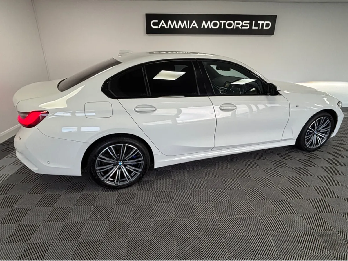 BMW 3-Series *BMW 330e* *LOW MILEAGE* *DIGITAL DAS - Image 4