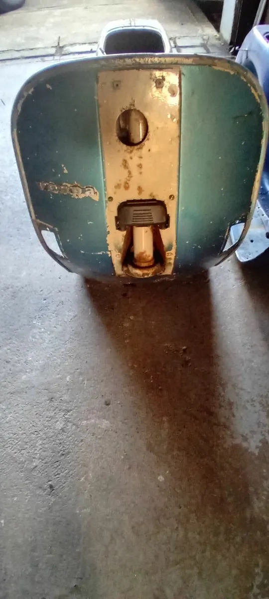 2 old Vespa frames - Image 3