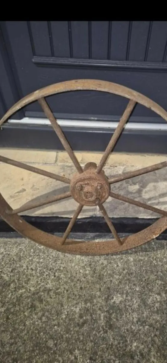 Cast iron wheel - Image 1
