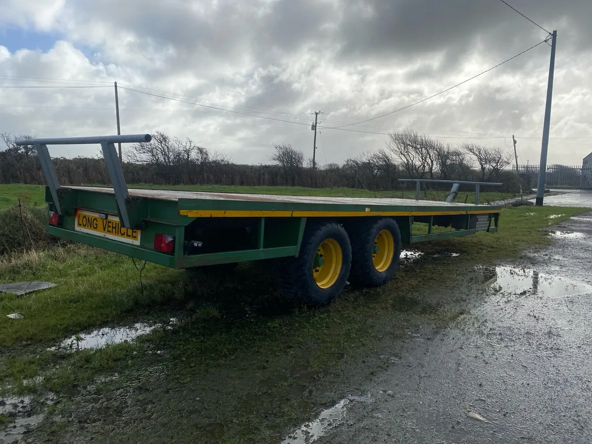 Bale trailer - Image 1