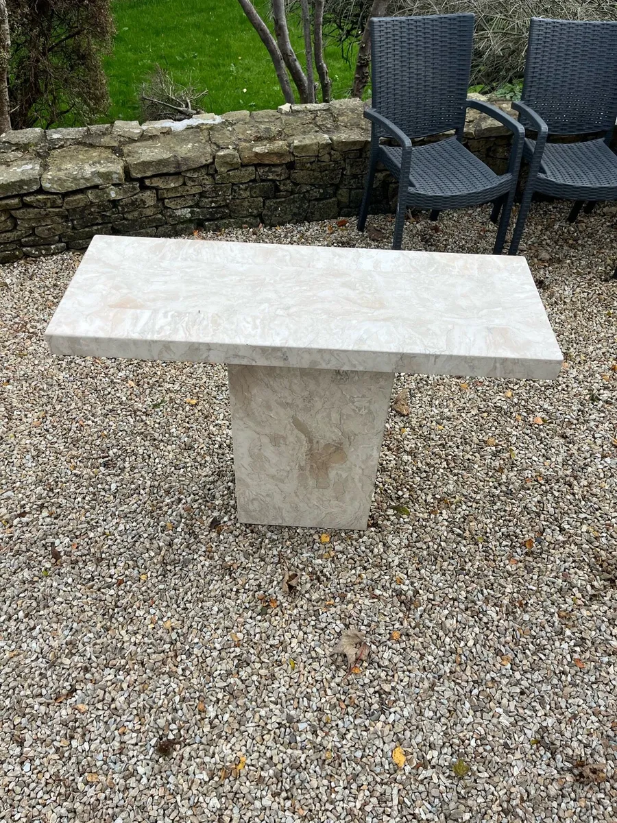 Marble table - Image 1