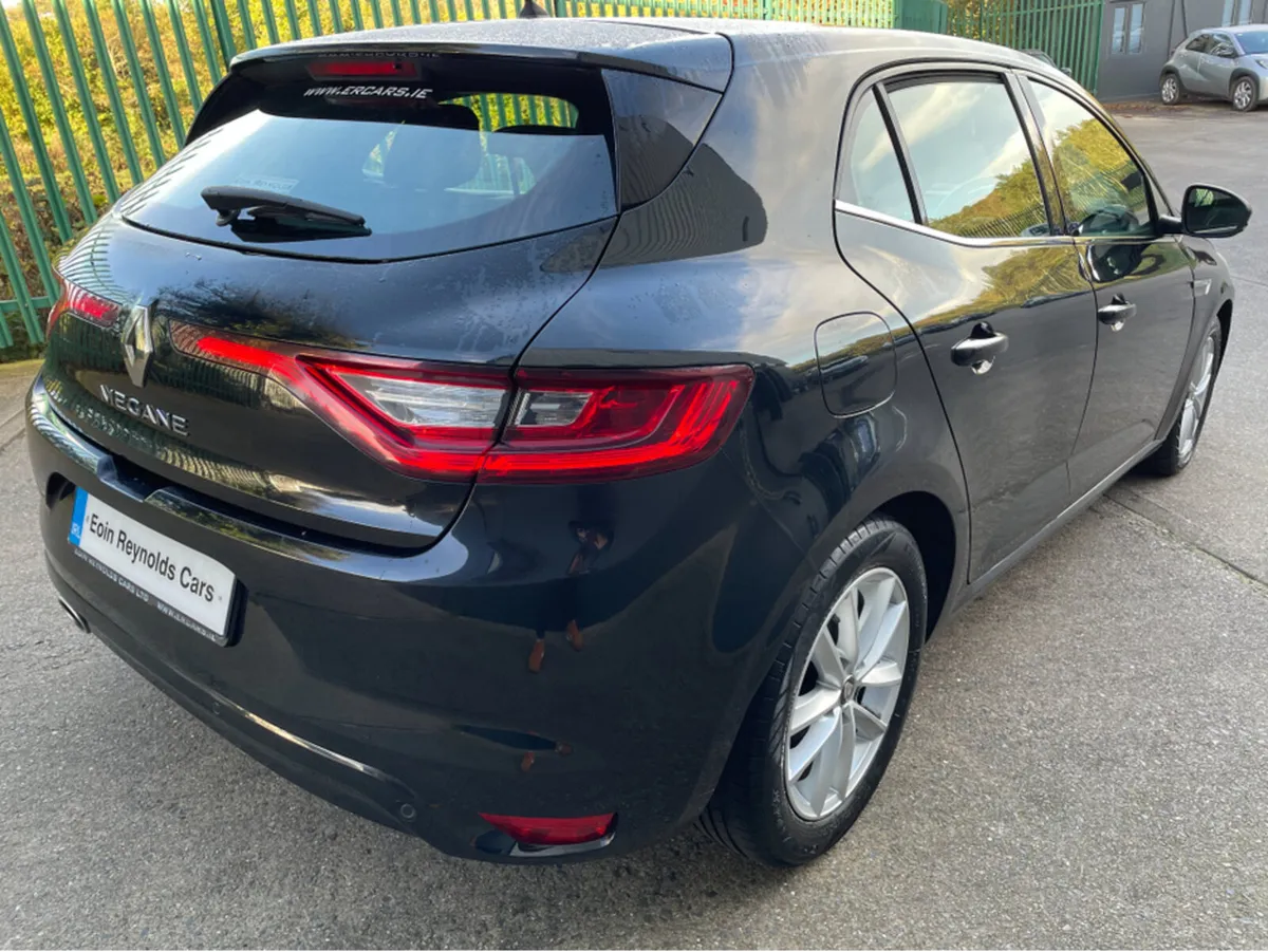 Renault Megane DYNAMIQUE NAV DCI 110 5DR HATCH - Image 4