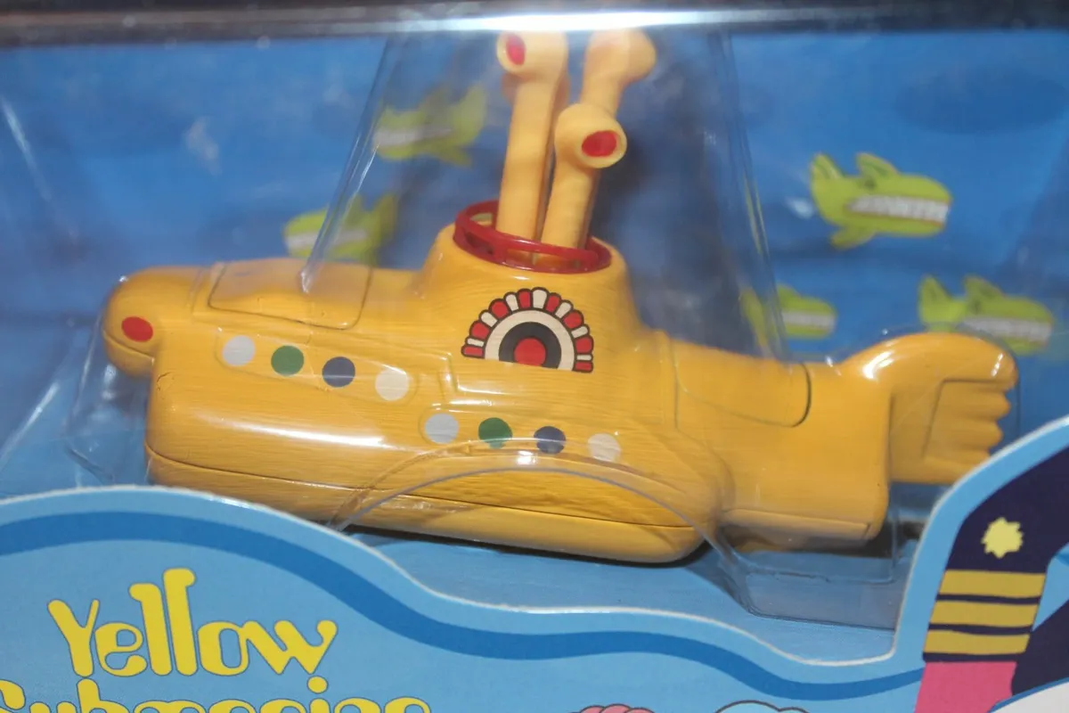 Corgi The Beatles Yellow Submarine - Image 2