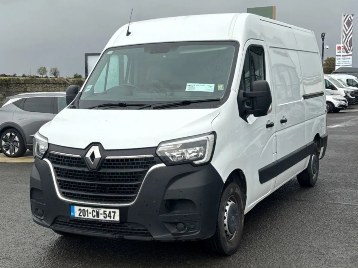 Renault Master MWB EX VAT Price Displayed - Image 3