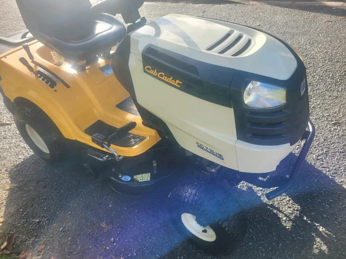 2017  cubcadet lawnmower - Image 2