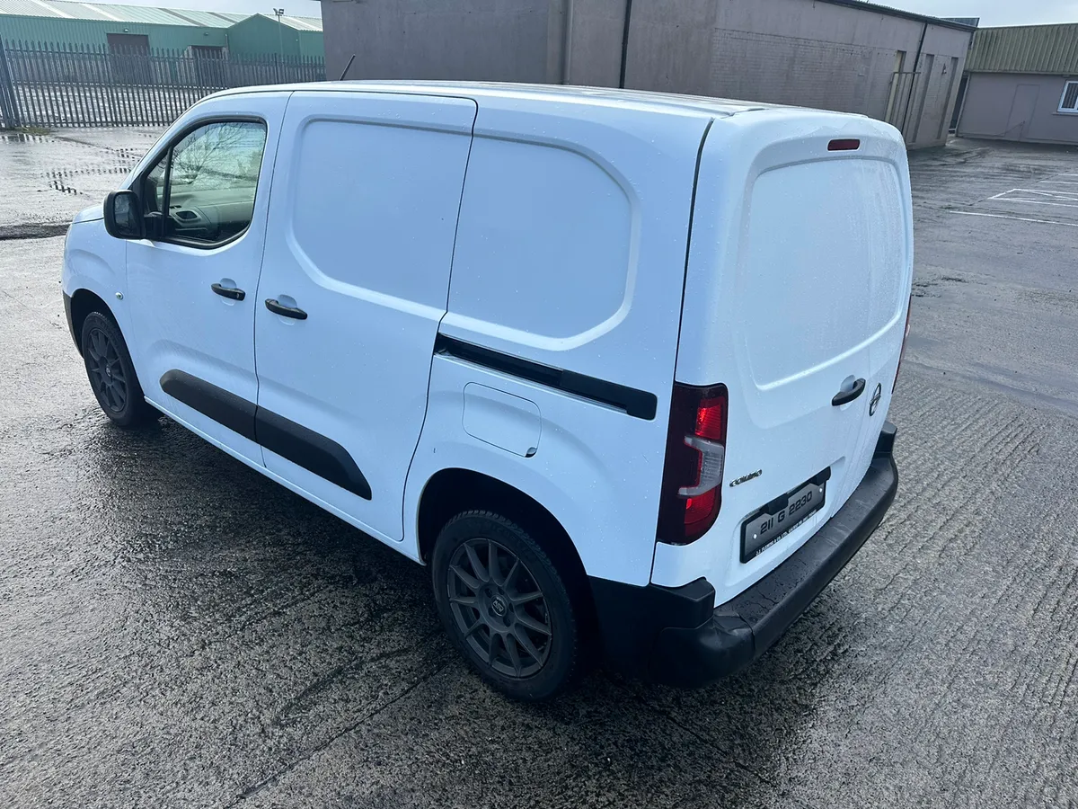 21 Opel combo 1.5 - Image 4