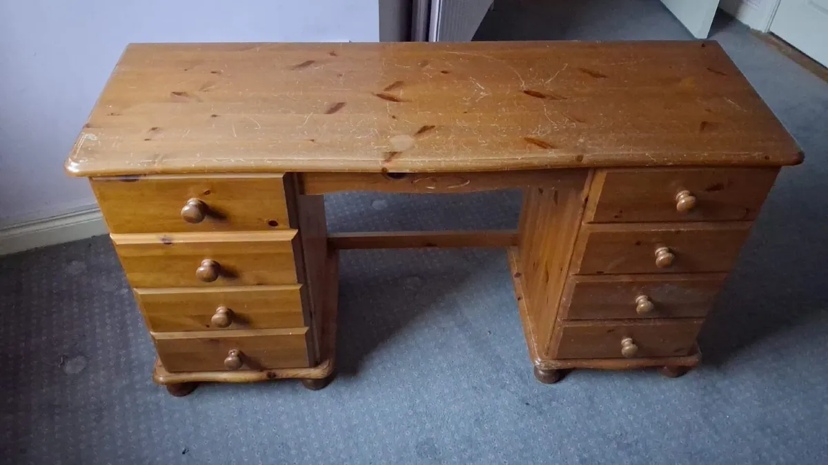 Dressing table