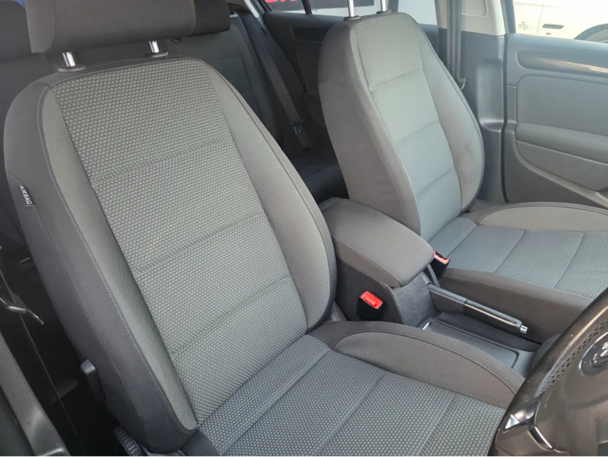 Volkswagen Golf Highline Automatic - Image 3