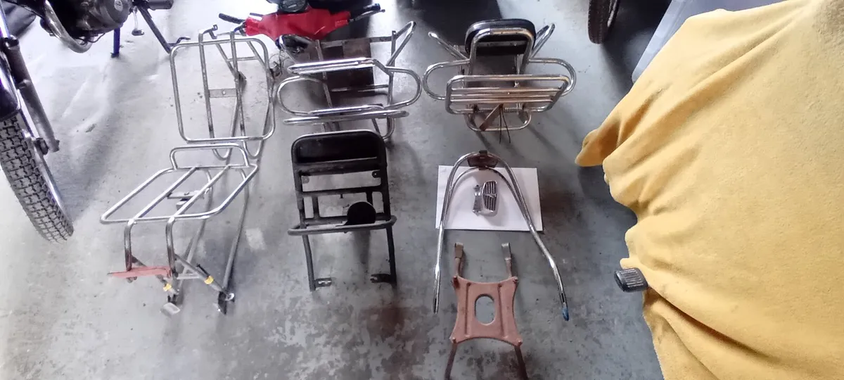2 old Vespa frames - Image 4