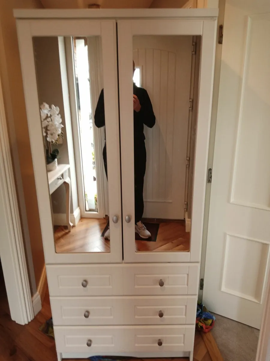 Bedroom furniture - Image 1
