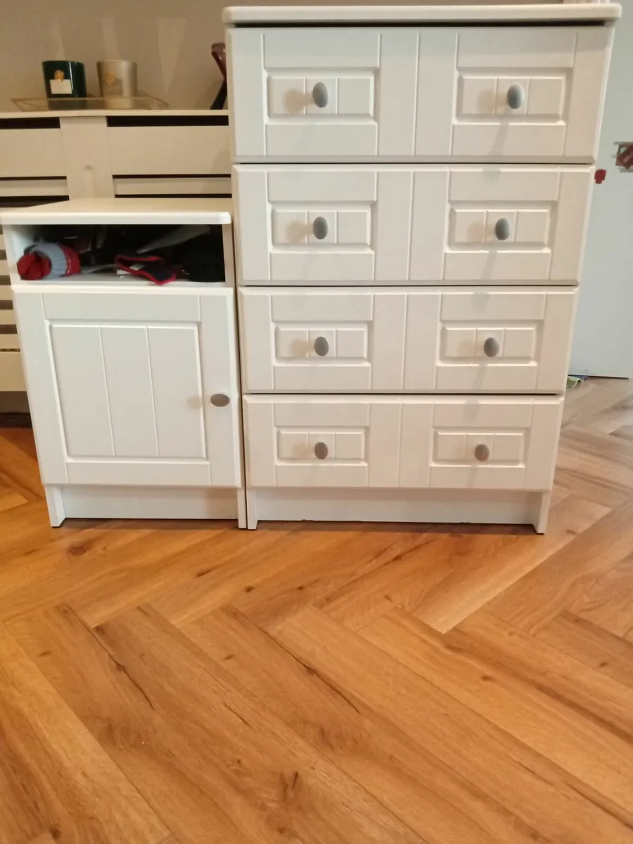 Bedroom furniture - Image 2