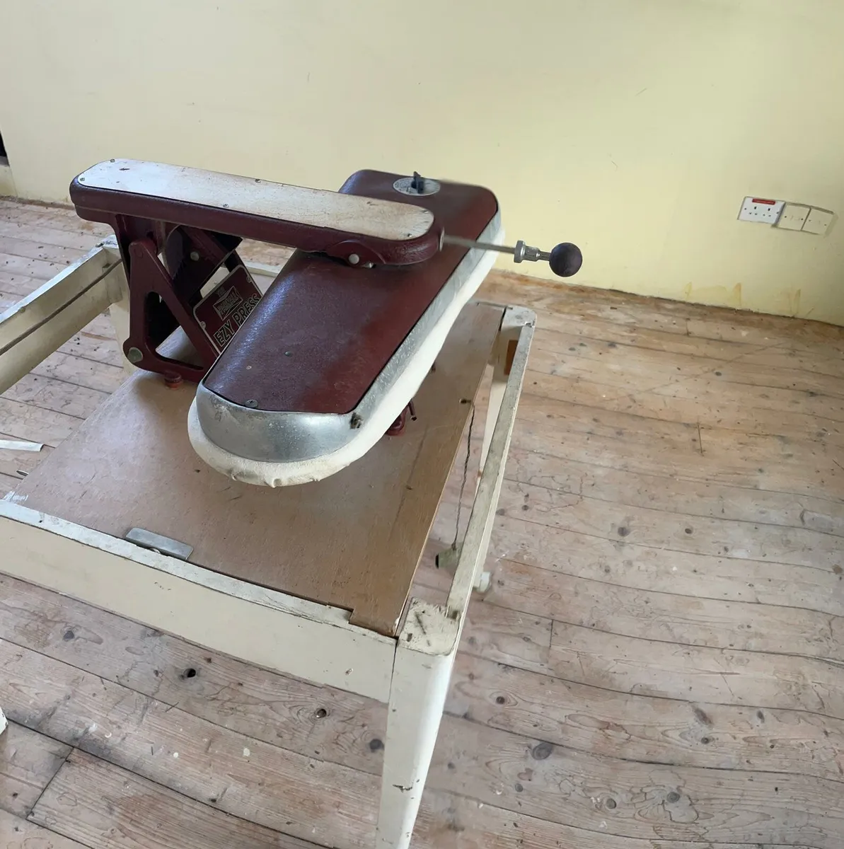 Parnell trouser press-- working - Image 3