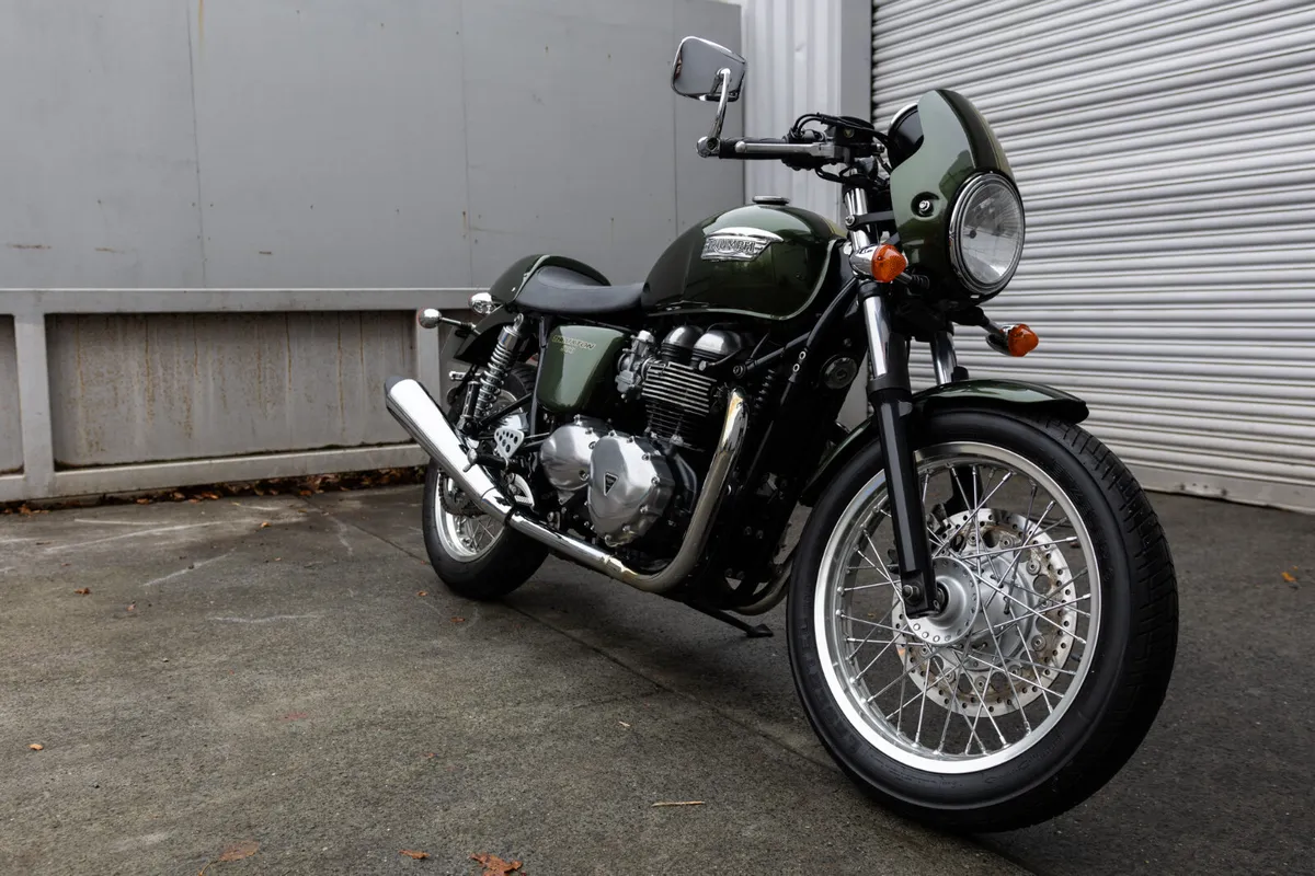 Triumph Thruxton 900 2014 - Image 2