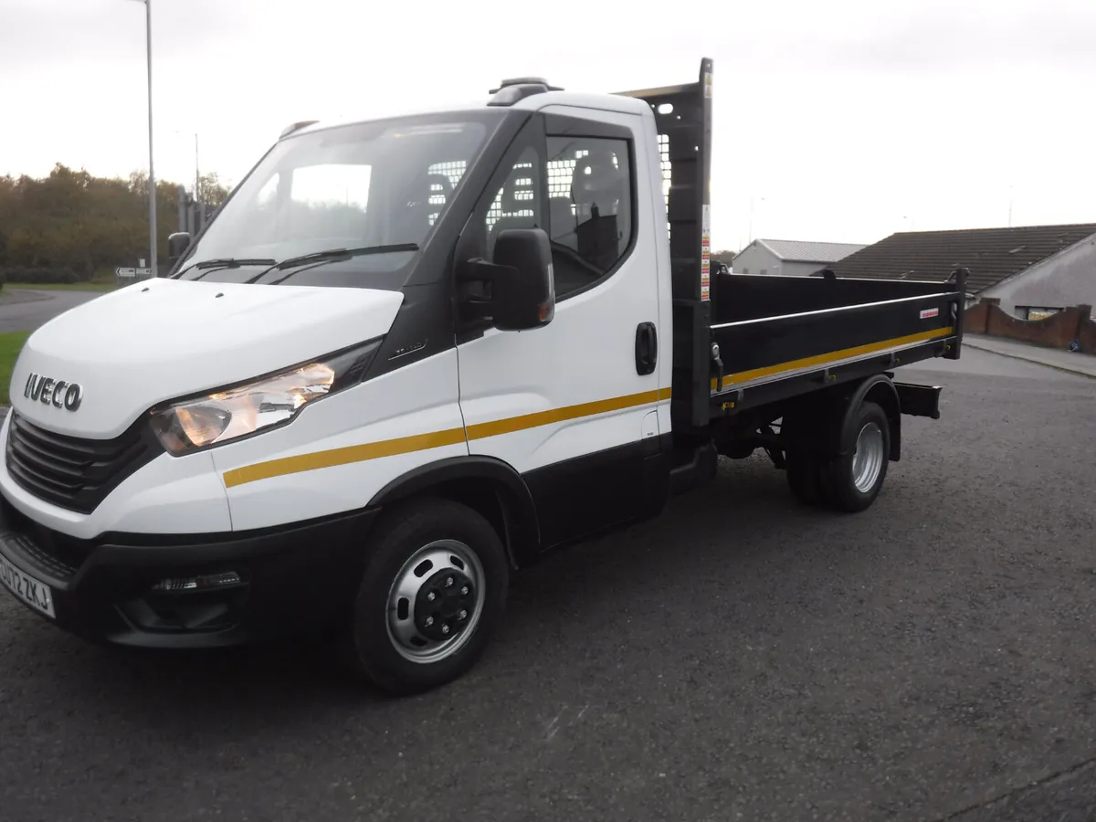 Iveco 2022 35-140 3500kg twin wheel tipper. - Image 1