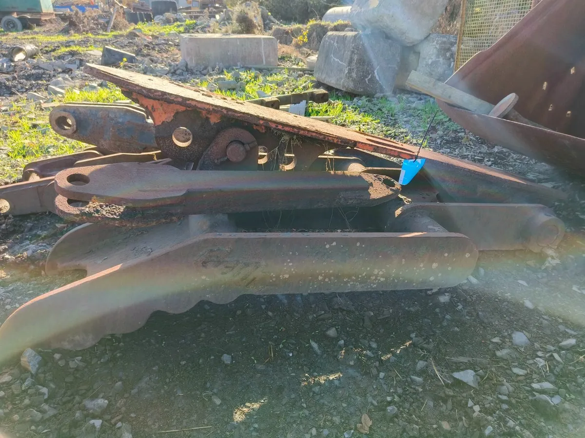 Thumb Grabs Excavators 20T to 45T - Image 4