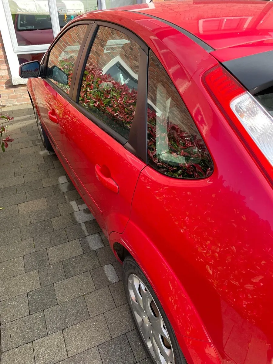 Ford Focus petrol 2008 - Image 2