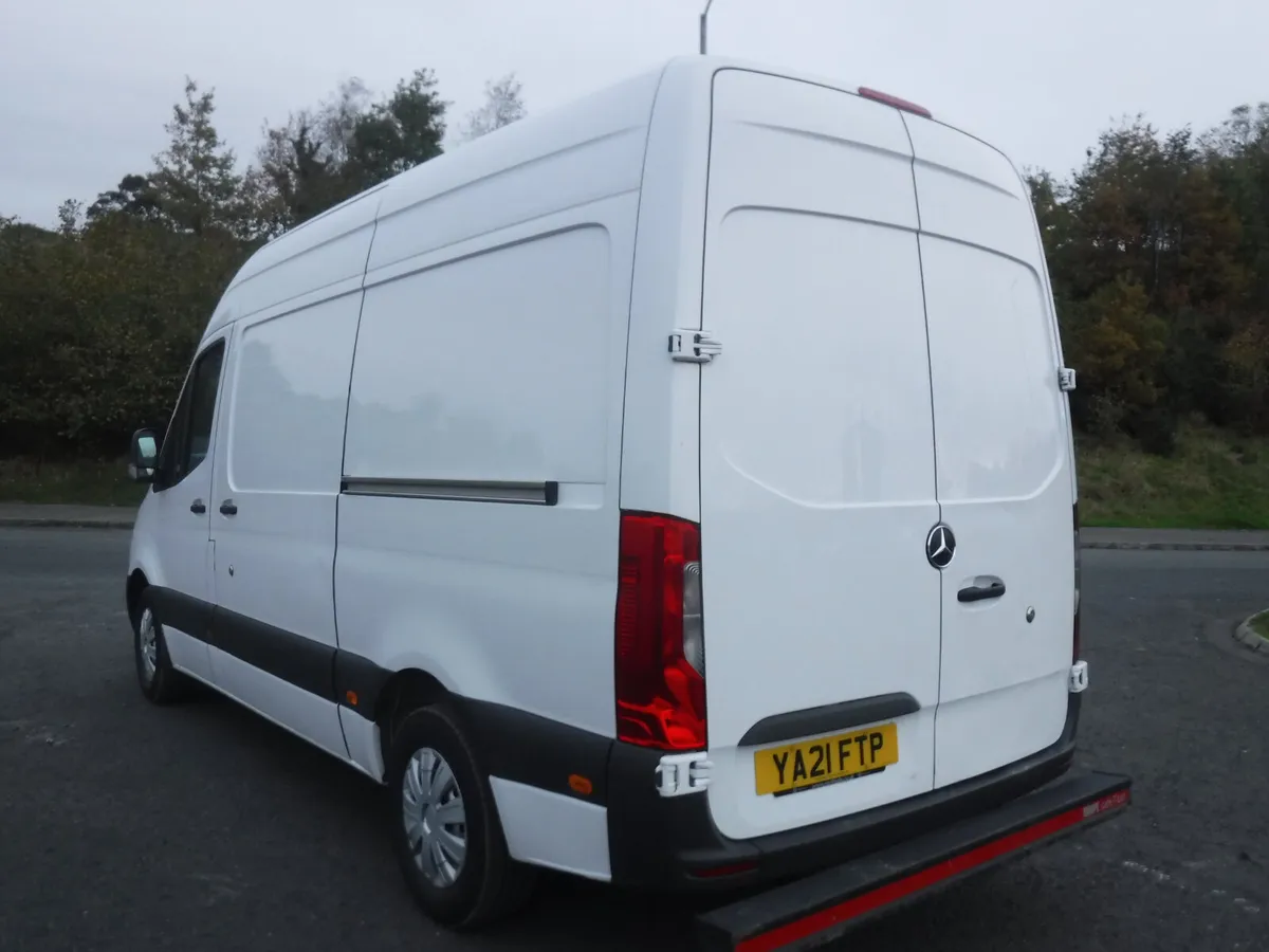 Mercedes Sprinter 2021 mwb high roof panel van. - Image 3