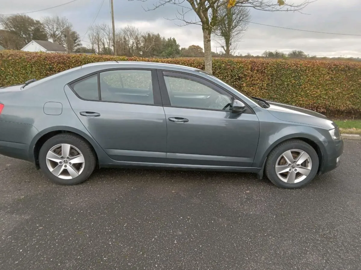 161Octavia 1.6 Diesel Automatic - Image 3