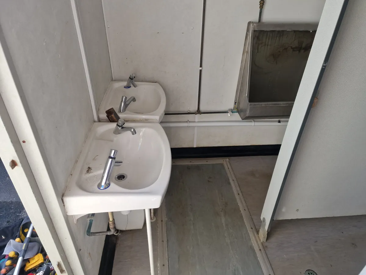 Approx: 12ft x 9ft Toilet Block For Auction - Image 3