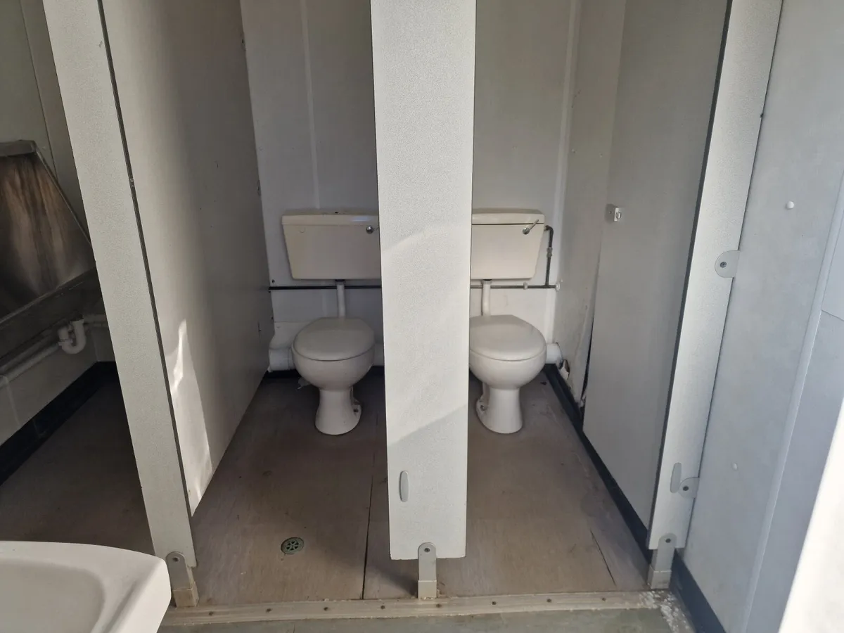Approx: 12ft x 9ft Toilet Block For Auction - Image 4