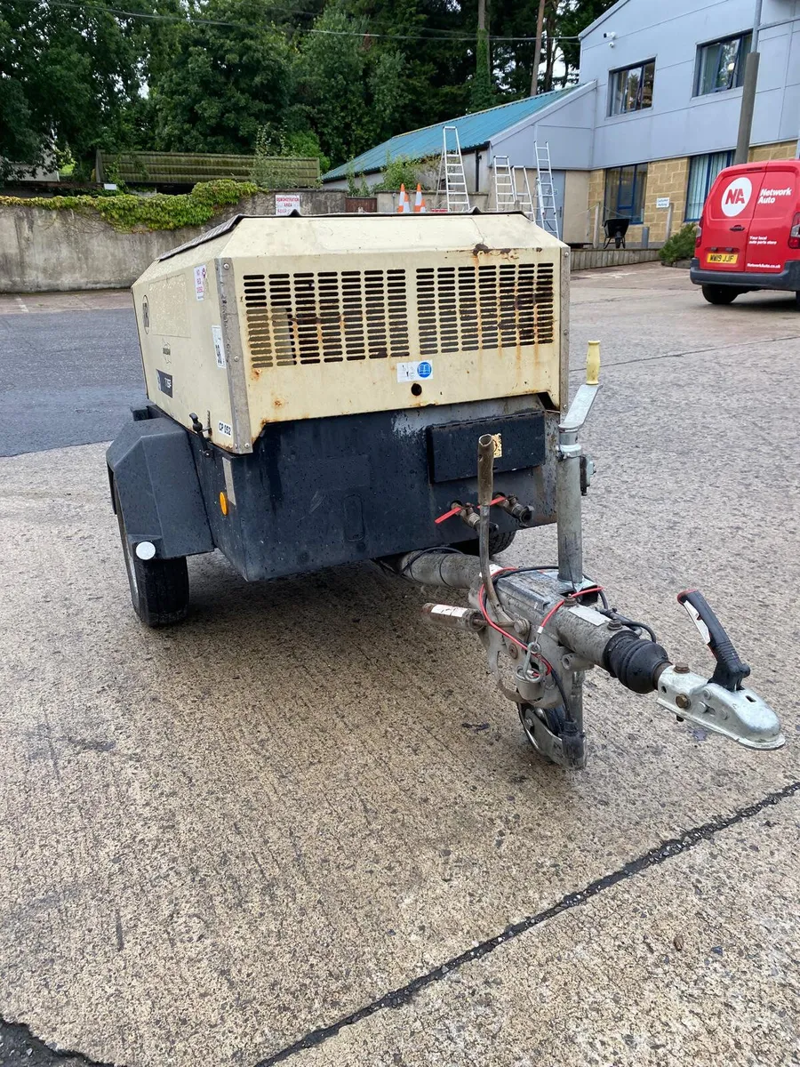 2011 INGERSOLL 726E 90CFM SINGLE TOOL COMPRESSOR - Image 2