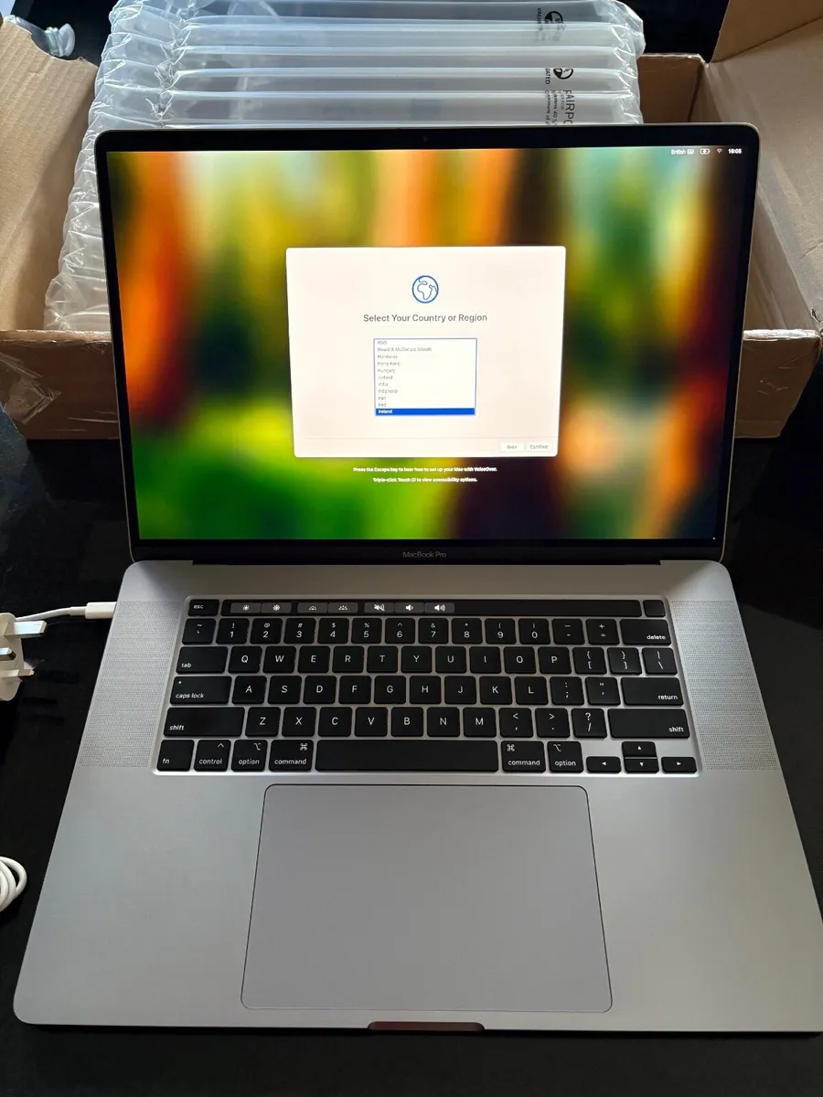 As New 16" Apple MacBook Pro Sequoia 512GB SSD, 16 - Image 3