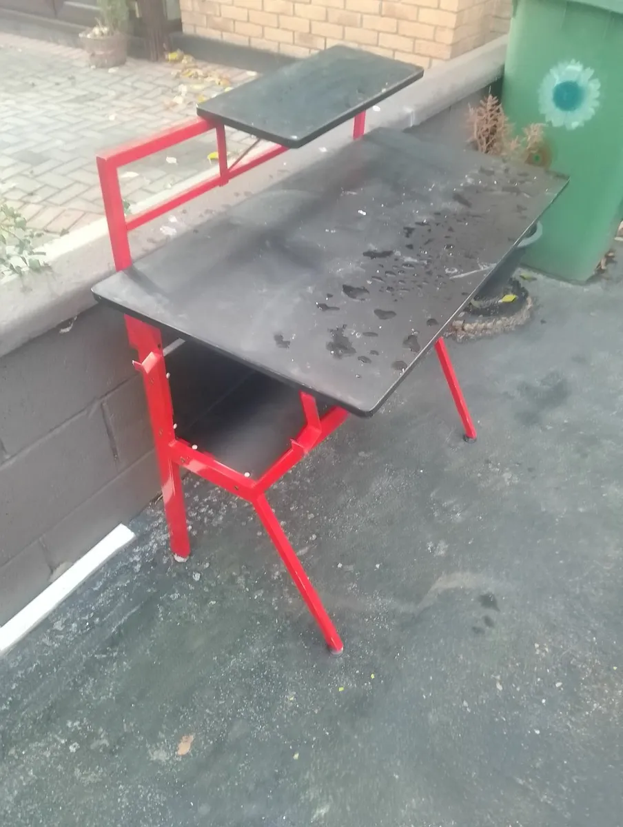 Free gaming desk - Image 1